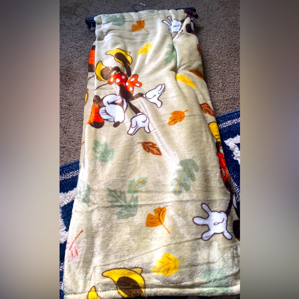 Disney Mickey and Minnie fall throw